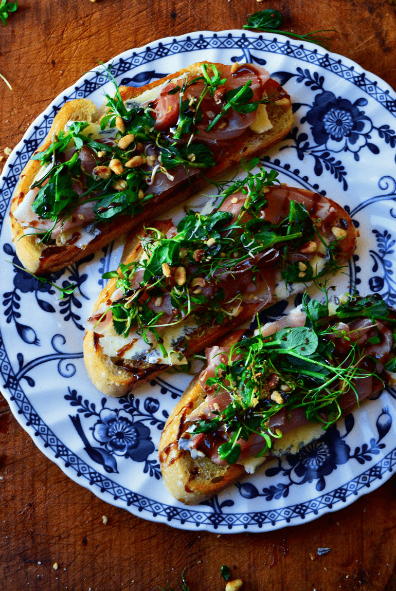 Cornish Blue and prosciutto bruschetta recipe - The Cornish Cheese Co