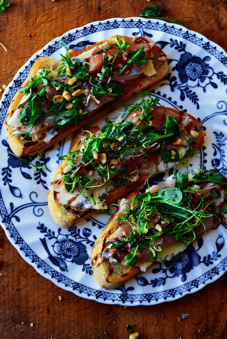 Cornish Blue and prosciutto bruschetta recipe - The Cornish Cheese Co